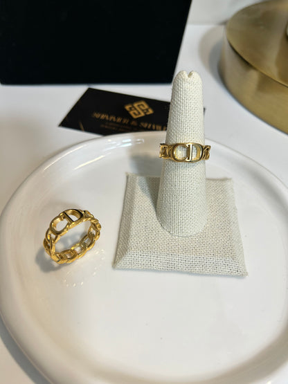 Golden Clasp Elegance Ring