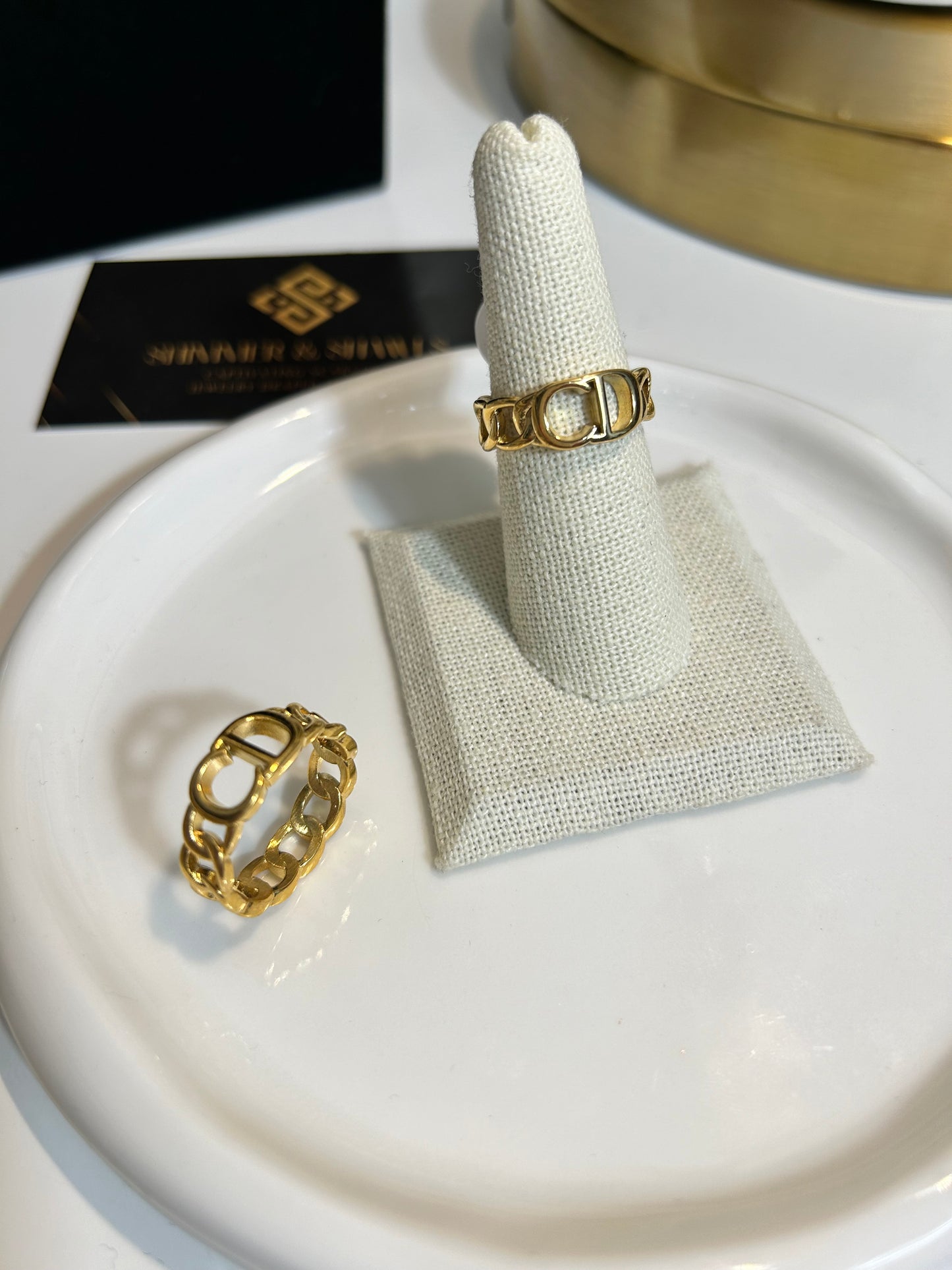 Golden Clasp Elegance Ring